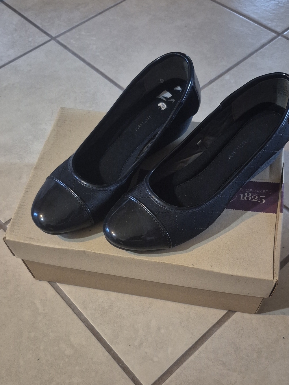 Women’s Black Ballet Flats - Classic Low Heel